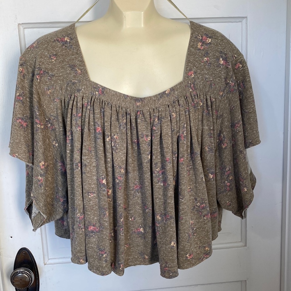 New Boutique Oversized Crop top size Large
